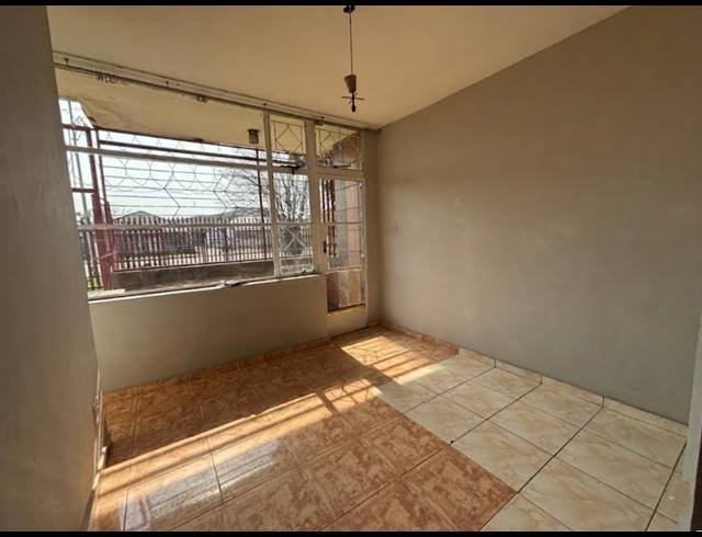3 BEDROOM FLAT FOR SALE IN VEREENIGING CENTRAL